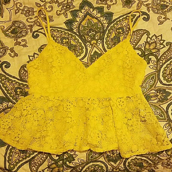 Yellow Guess Crop Top - Picture 1 of 3